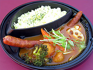 スープカレー | 牛タンソーセージのスープカレー | トムトムキキル | 北海道・札幌のご当地グルメ