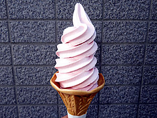 博多あまおうソフトクリーム | 福岡県（博多）のご当地B級グルメ